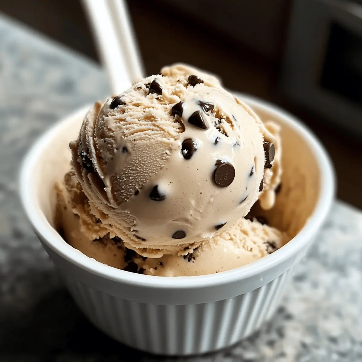 Einfache Kaffee-Schokoladenstückchen-Eiscreme