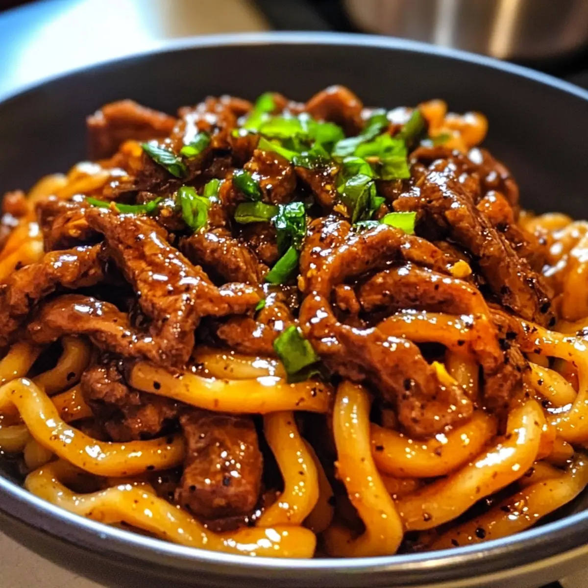 Schwarzer Pfeffer Rindfleisch Udon schnell zubereiten