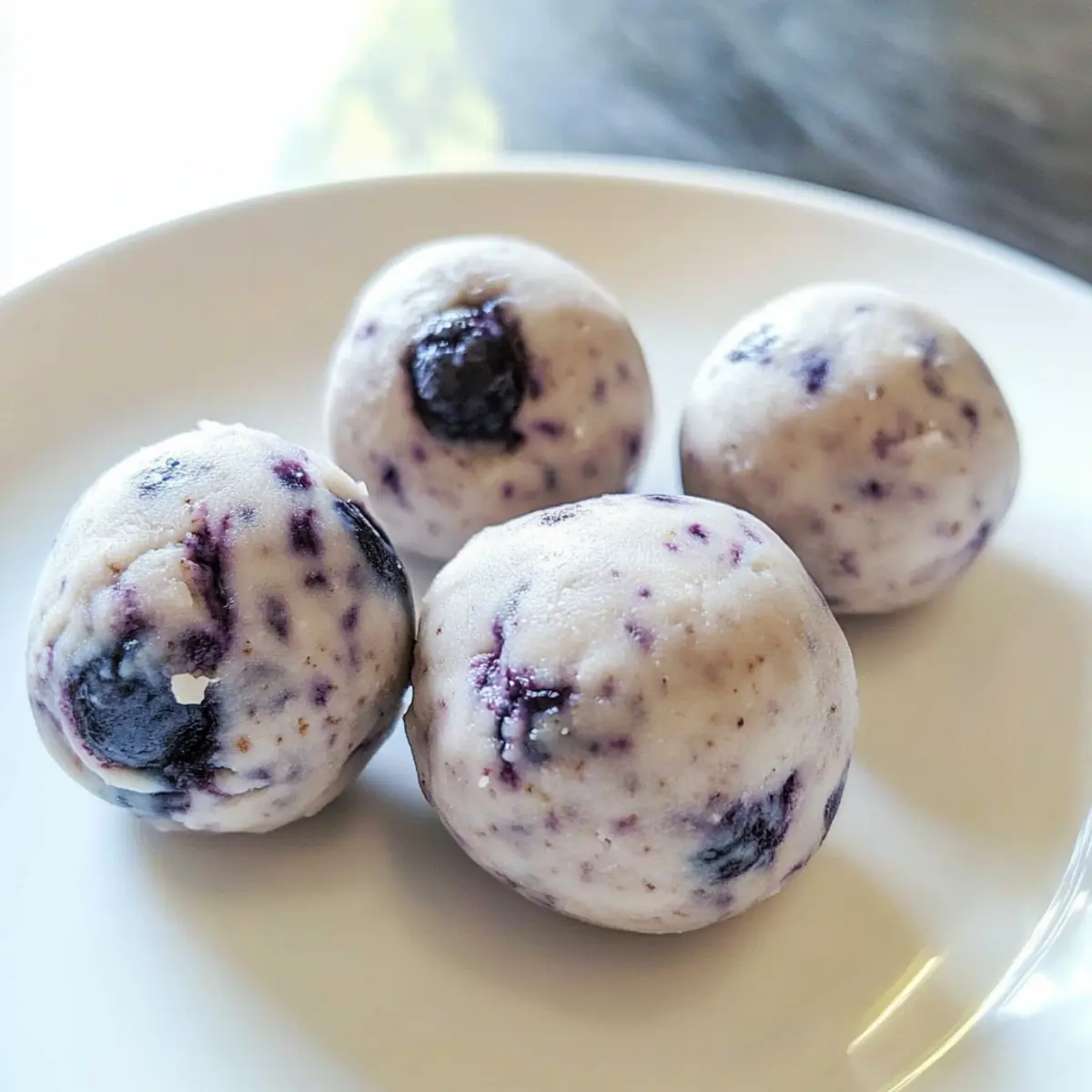 Blaubeer-Käsekuchen Proteinbällchen für jeden Snack-Liebhaber