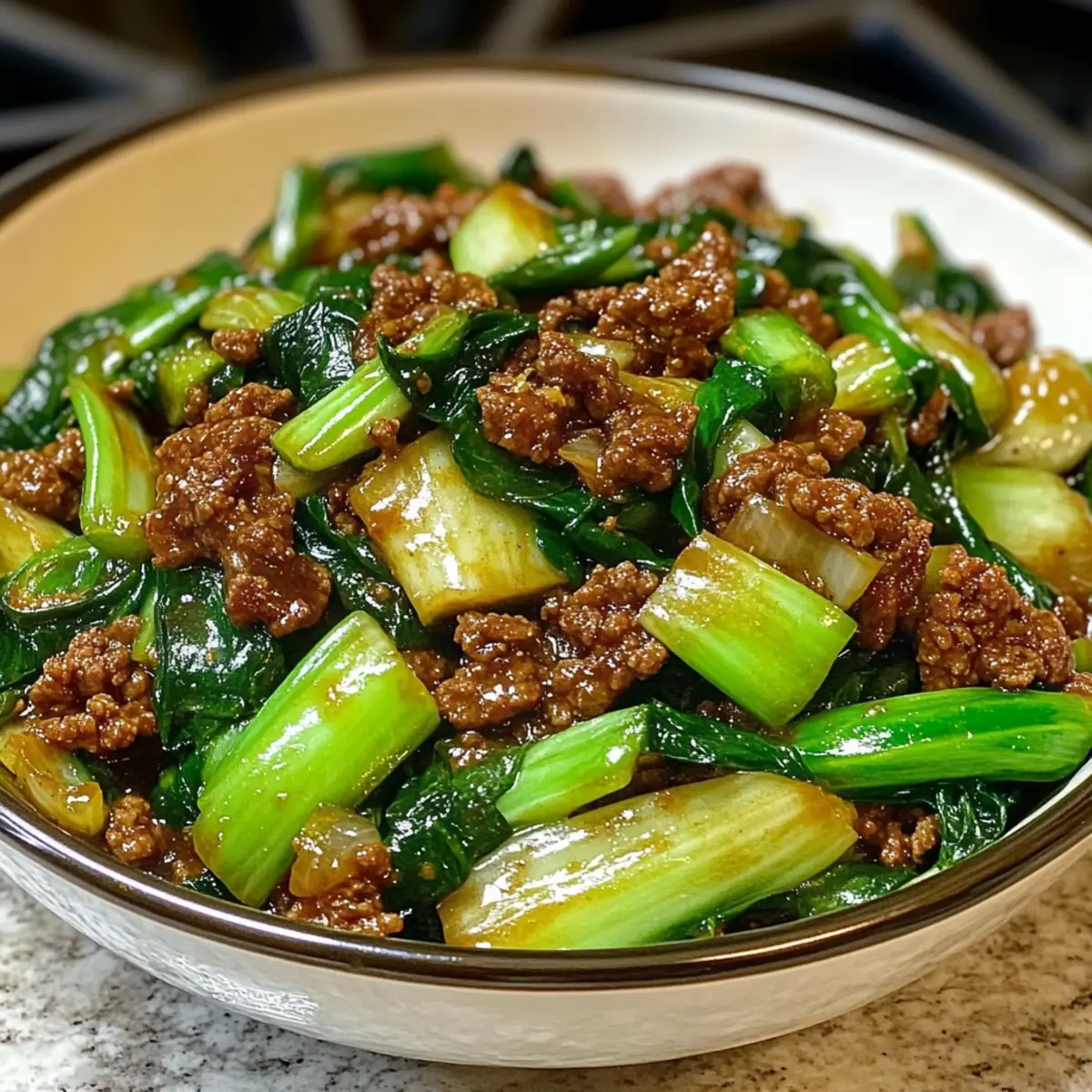 Gebratener Bok Choy mit Rindfleisch schnell zubereitet