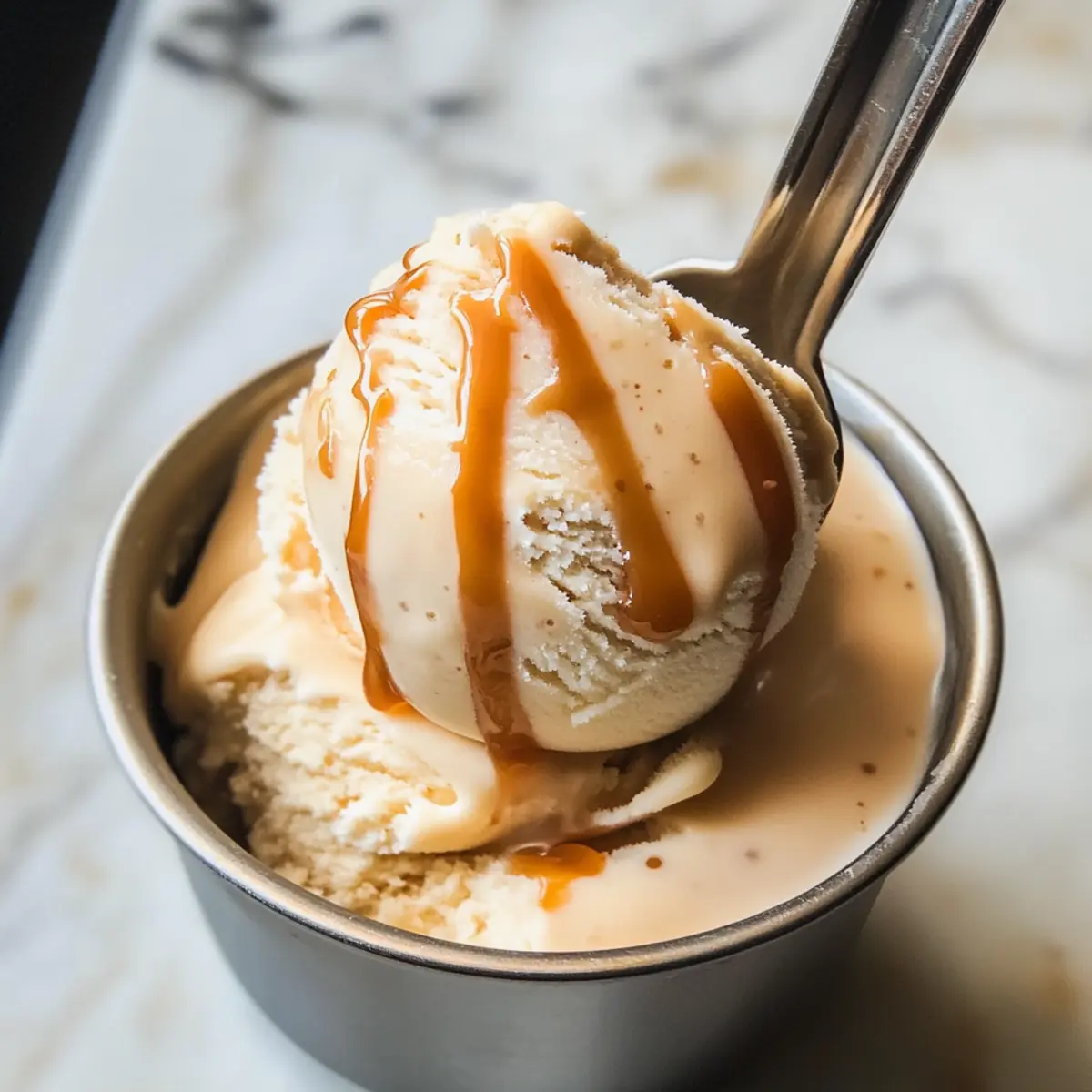 Gesalzene Karamell gefrorene Joghurt ohne Eismaschine